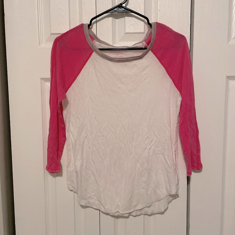 Quarter sleeve baseball tee